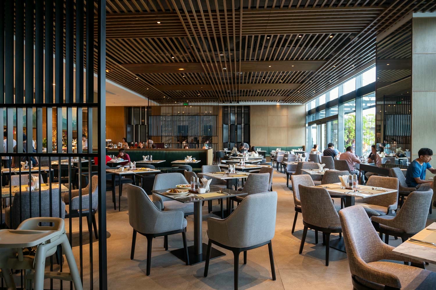 峴港自由行| Crowne Plaza Danang City Centre 從機場看到海的視野 一幅最平靜的城市風景 - 第14張圖