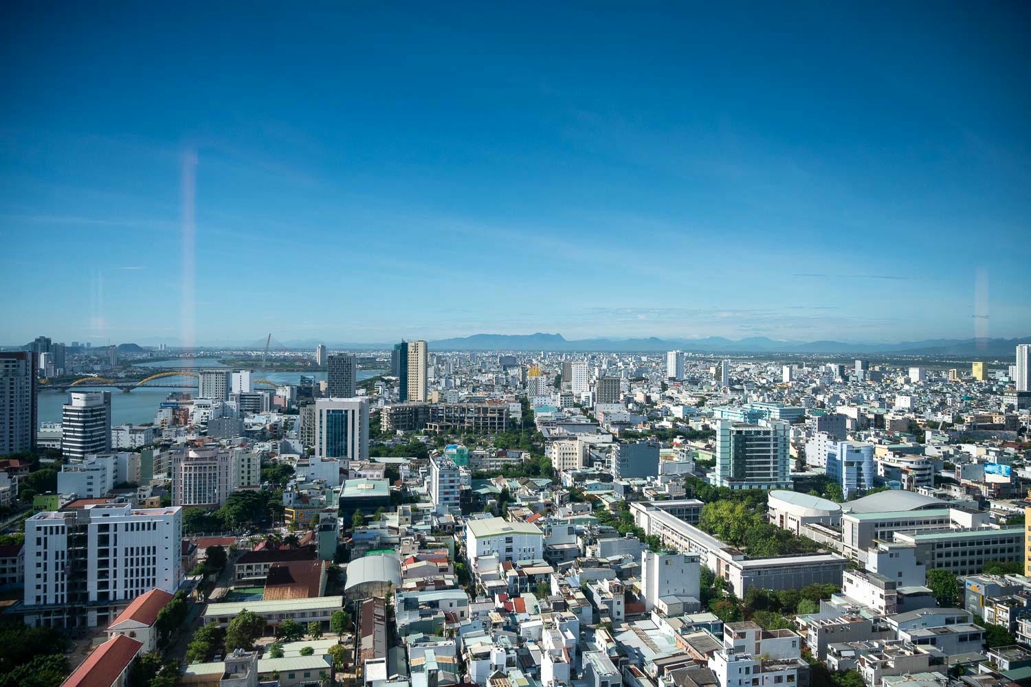 峴港自由行| Crowne Plaza Danang City Centre 從機場看到海的視野 一幅最平靜的城市風景 - 第20張圖