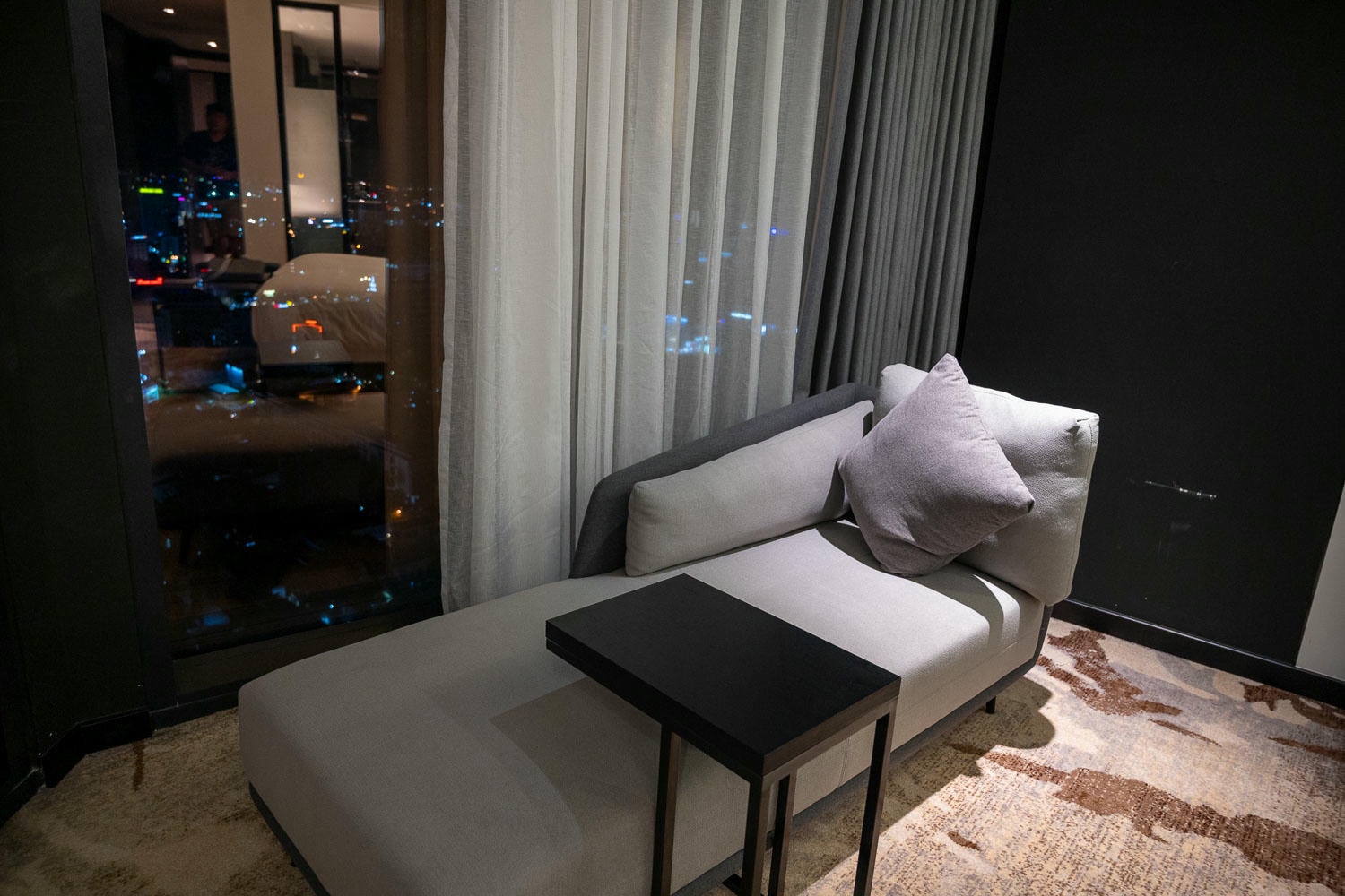 峴港自由行| Crowne Plaza Danang City Centre 從機場看到海的視野 一幅最平靜的城市風景 - 第12張圖