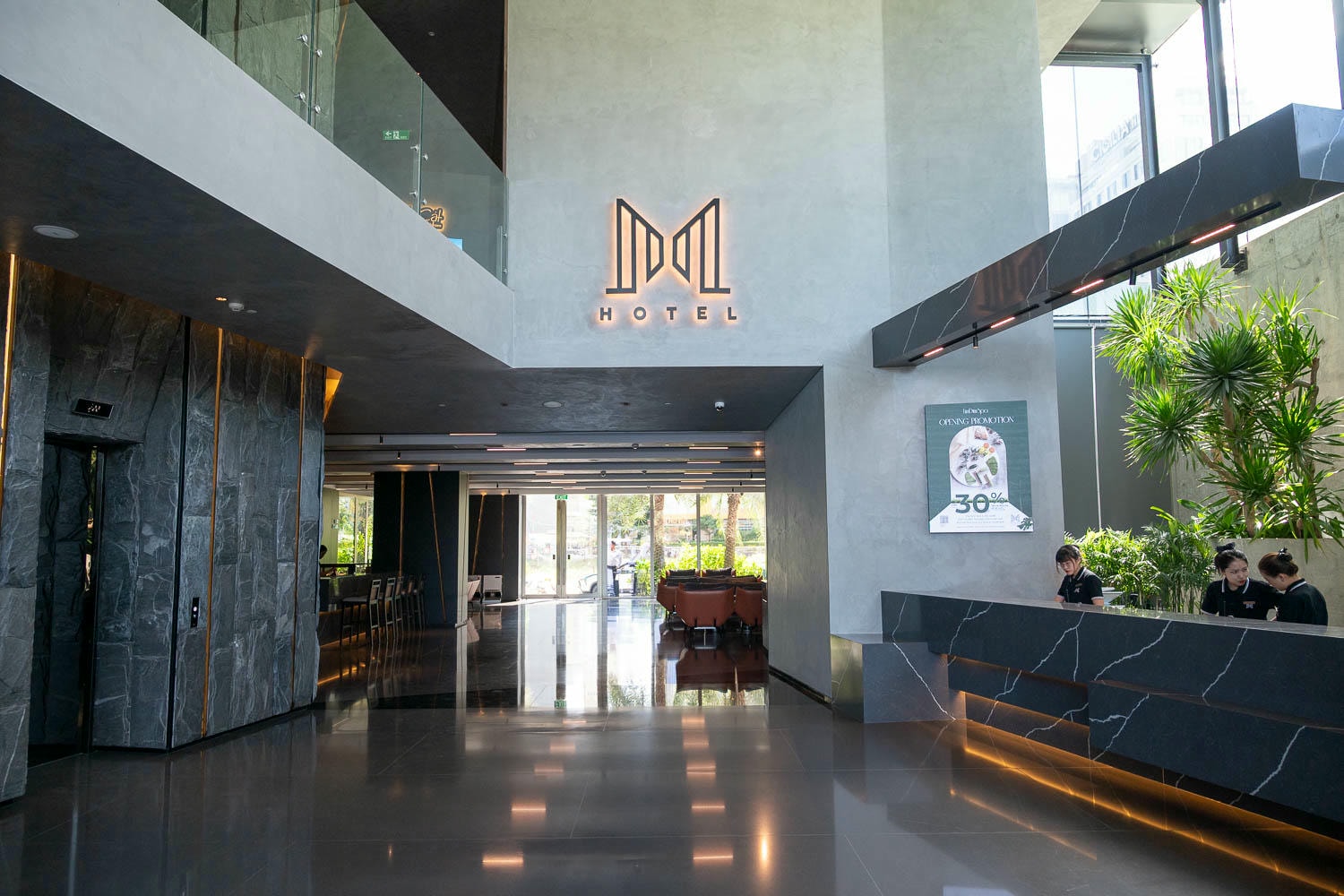 峴港自由行|高空無邊際泳池美翻 瀰漫灰階時尚設計風M Hotel Da Nang很難不愛 - 第6張圖