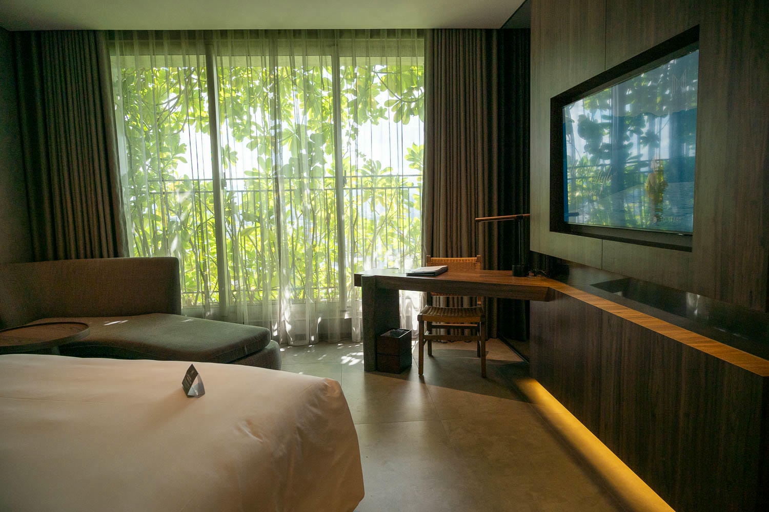 峴港自由行|高空無邊際泳池美翻 瀰漫灰階時尚設計風M Hotel Da Nang很難不愛 - 第12張圖
