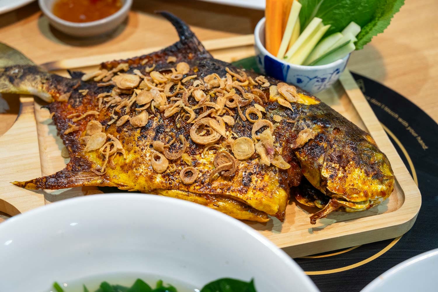 峴港自由行|Năm Châu Seafood 不只蒸龍宴 試試海鮮料理越南吃法超有趣 - 第17張圖