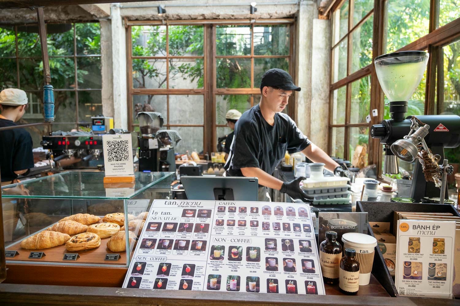 峴港自由行|粗獷風格Tan. Coffee 繁華都市的頹廢角落 - 第9張圖