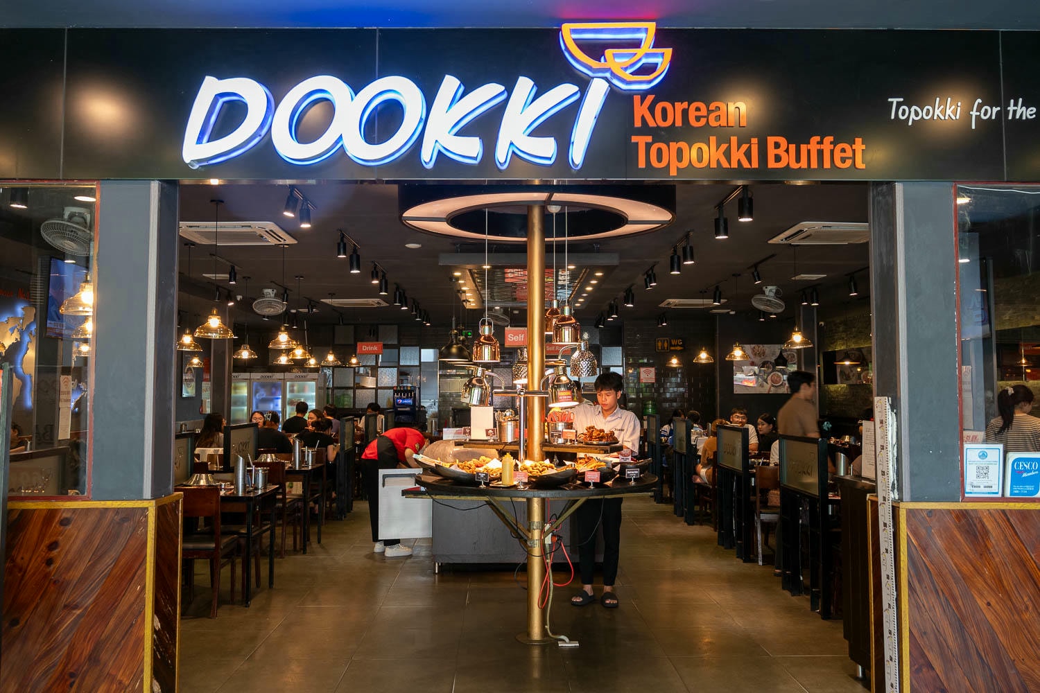 峴港自由行|最便宜的吃到飽 DOOKKI Buffet韓式炸雞和年糕全都來一輪 - 第2張圖