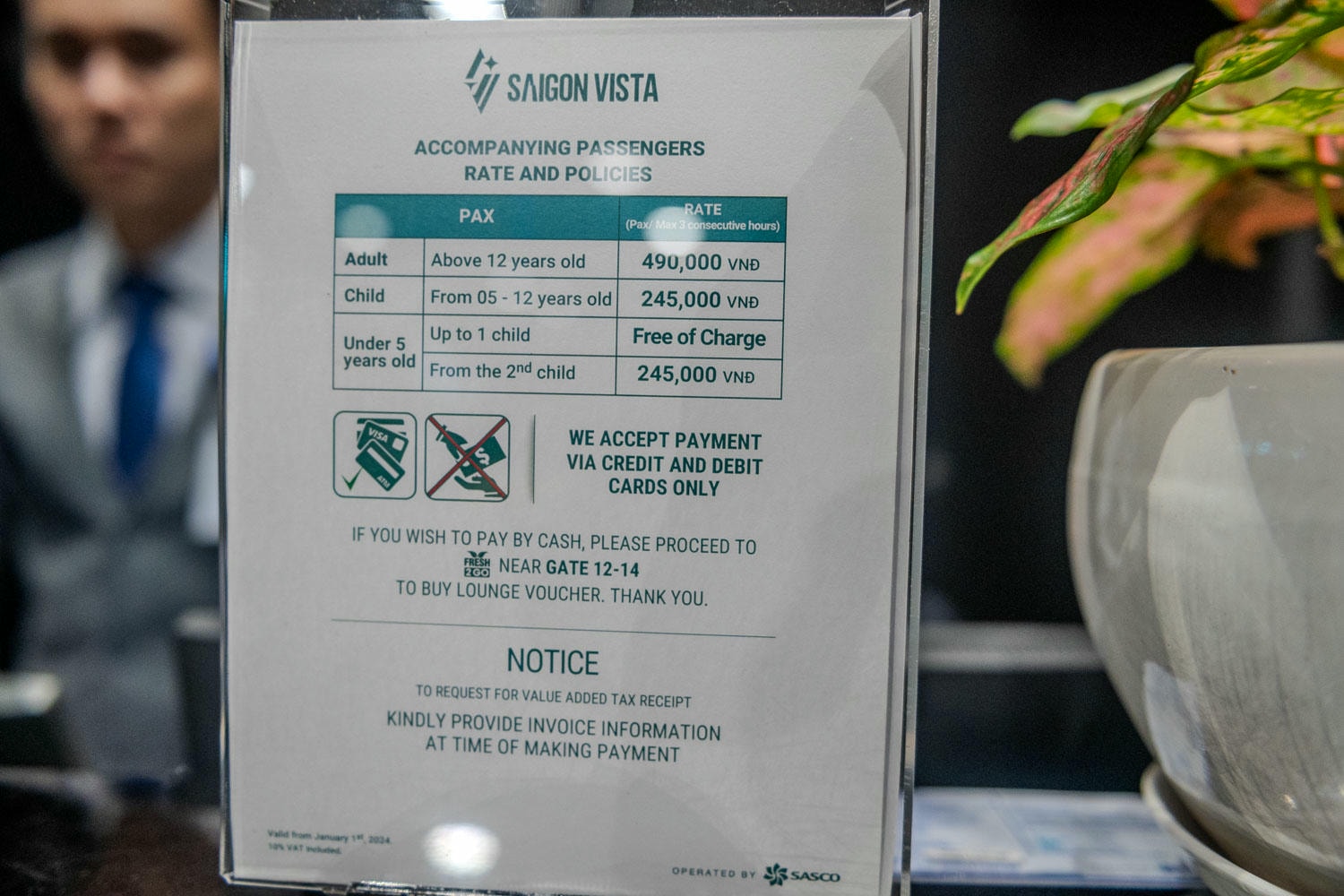 胡志明自由行|Saigon Vista 國內線轉機用餐首選,紅白酒輕食宛如貴賓室輕鬆舒適 - 第5張圖