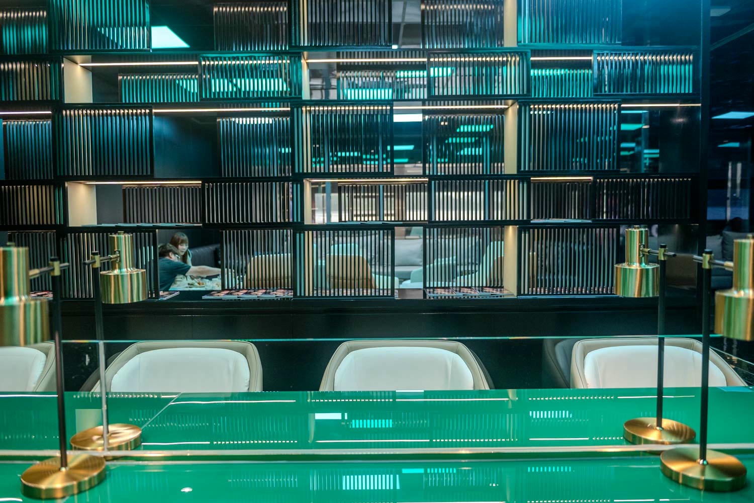 胡志明自由行|Saigon Vista 國內線轉機用餐首選,紅白酒輕食宛如貴賓室輕鬆舒適 - 第8張圖