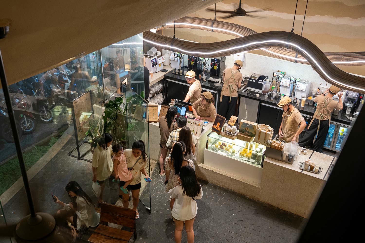 峴港自由行|超夯的Phê La這品牌紙杯超美 深深懷疑是開印刷廠? - 第4張圖