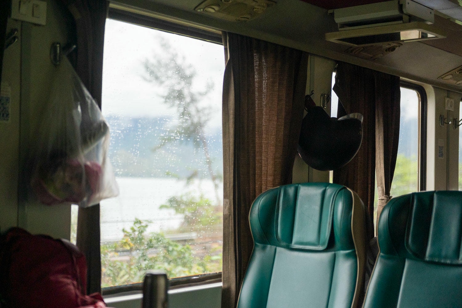 峴港自由行|火車慢旅的浪漫 東南亞最壯麗的鐵道風光與海雲嶺的驚豔瞬間 - 第22張圖