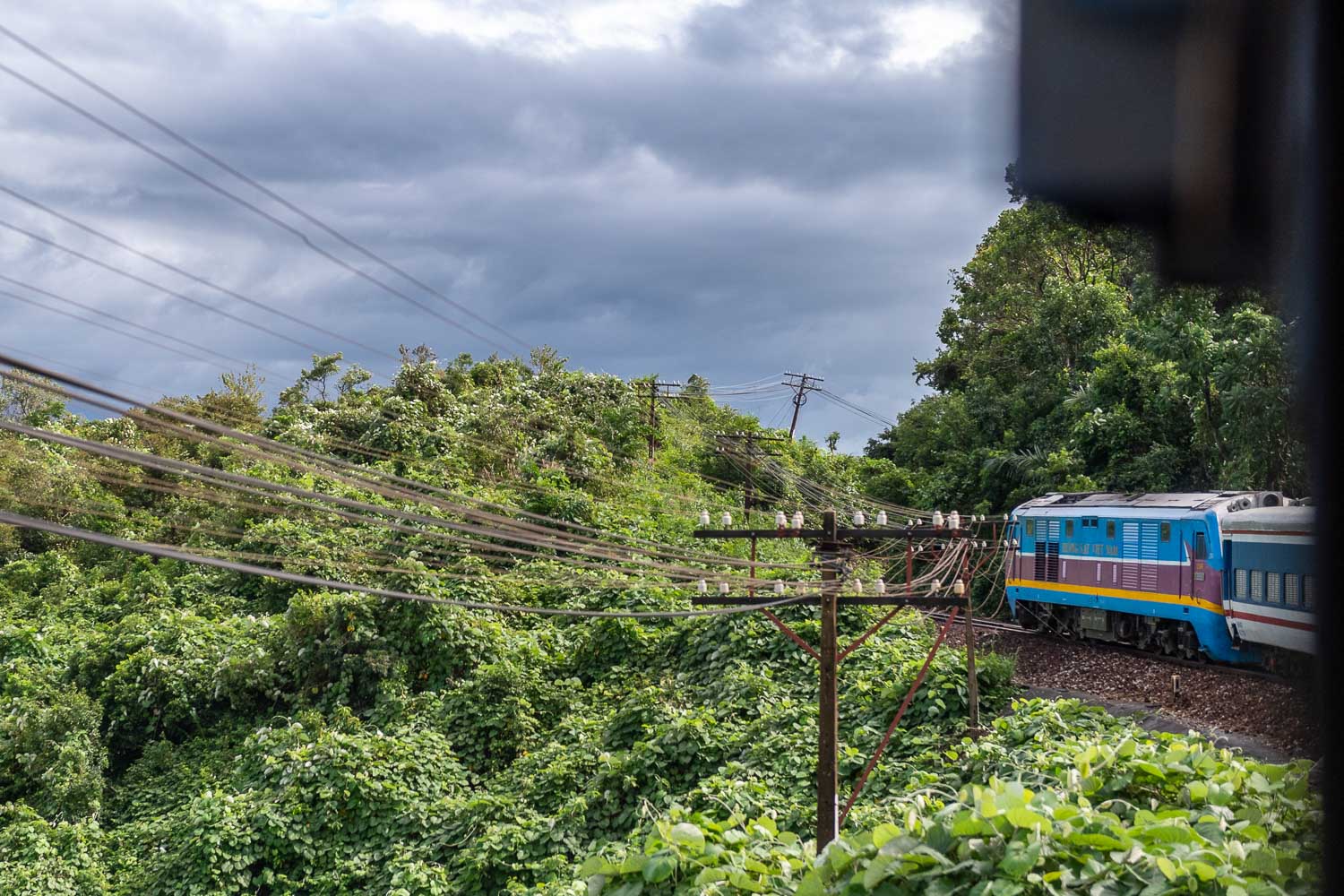 峴港自由行|火車慢旅的浪漫 東南亞最壯麗的鐵道風光與海雲嶺的驚豔瞬間 - 第31張圖