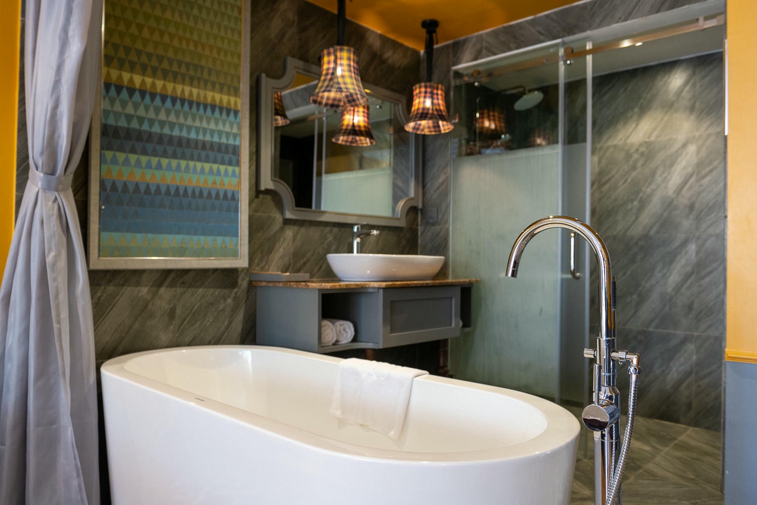 會安自由行|住在畫廊裡 窄巷裡的靜謐藝術空間Son Hoi An Boutique Hotel & Spa - 第16張圖