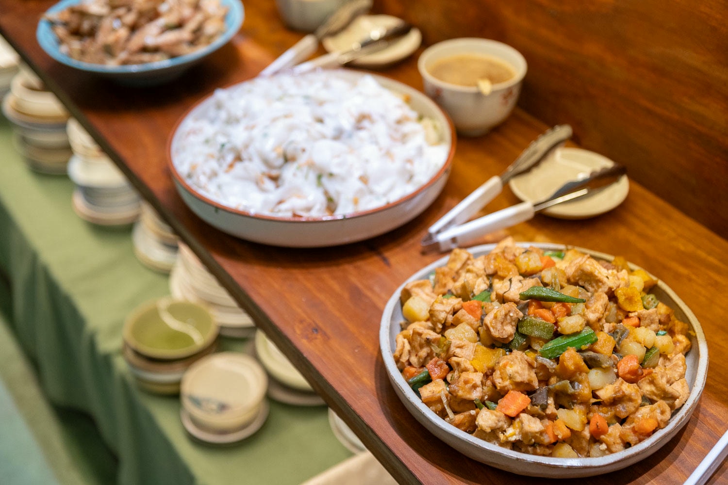 峴港自由行|巷弄裡素食Buffet Hoa Gom Vegan House 充滿溫馨滿溢愛的家庭料理 - 第5張圖