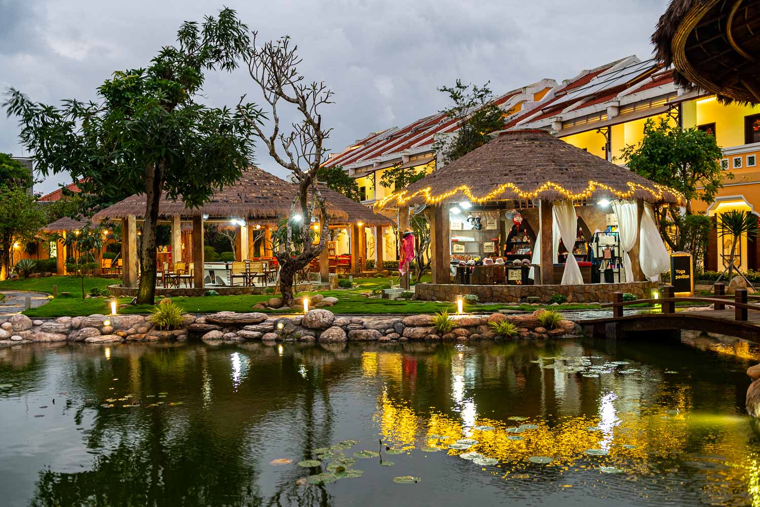 會安自由行|沈浸印象會安秀情境 古鎮特色飯店Hoi An Memories Resort & Spa體驗夜遊船/放水燈/迷你秀 - 第16張圖