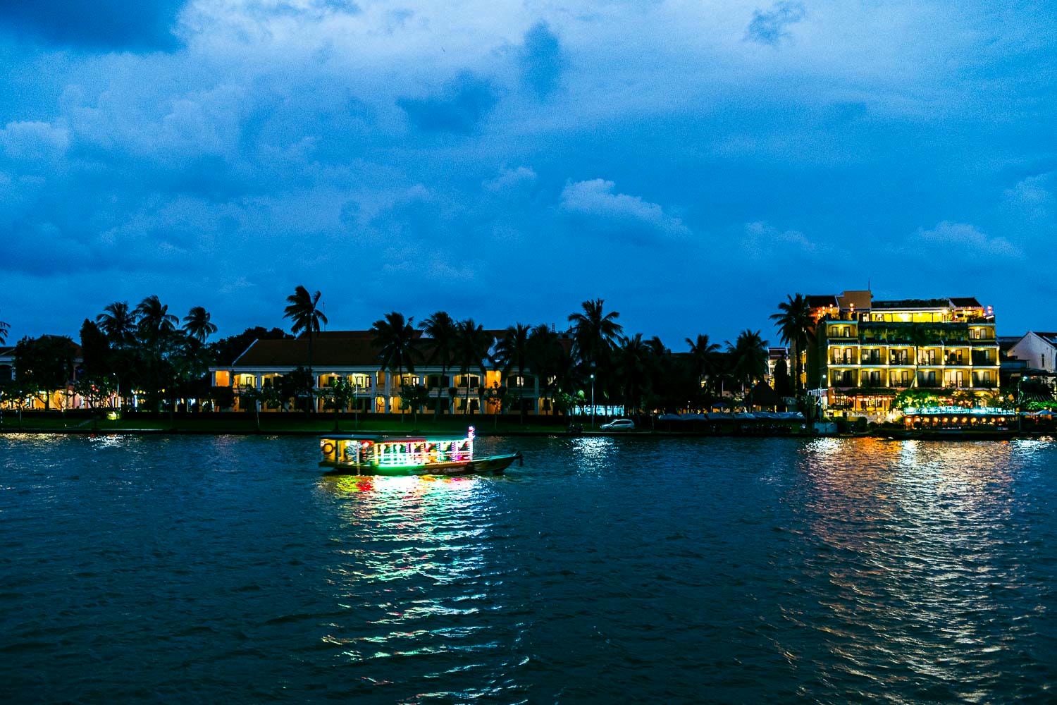 會安自由行|沈浸印象會安秀情境 古鎮特色飯店Hoi An Memories Resort & Spa體驗夜遊船/放水燈/迷你秀 - 第15張圖