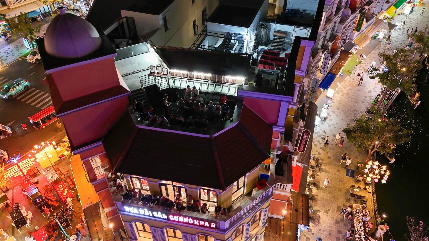 富國大世界威尼斯之色鄰近座位都付費或用餐,Saigon Domain和Cường kua 2正面觀賞推薦你 - 第12張圖