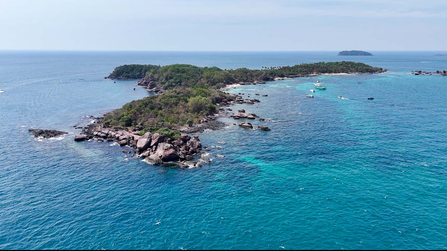 富國島浪漫經典跳島體驗!蔚藍浮潛到海底漫步,暢遊香島樂園再搭纜車俯瞰富國藍 - 第13張圖