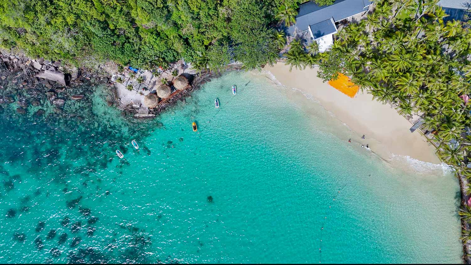 富國島浪漫經典跳島體驗!蔚藍浮潛到海底漫步,暢遊香島樂園再搭纜車俯瞰富國藍 - 第8張圖