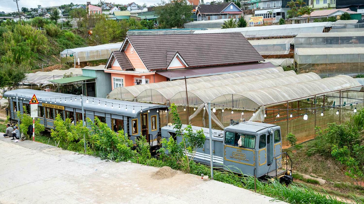 大叻火車站百年優雅風韻,懷舊列車訪百年靈福寺引人入勝碎瓷風 - 第34張圖