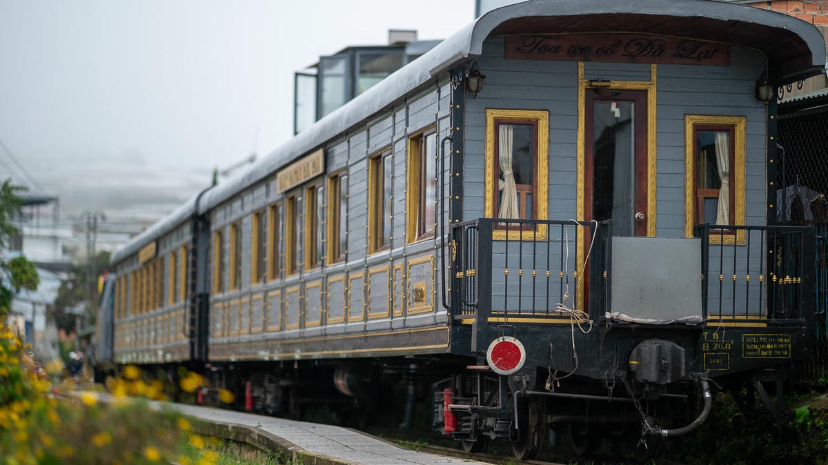 大叻火車站百年優雅風韻,懷舊列車訪百年靈福寺引人入勝碎瓷風 - 第33張圖