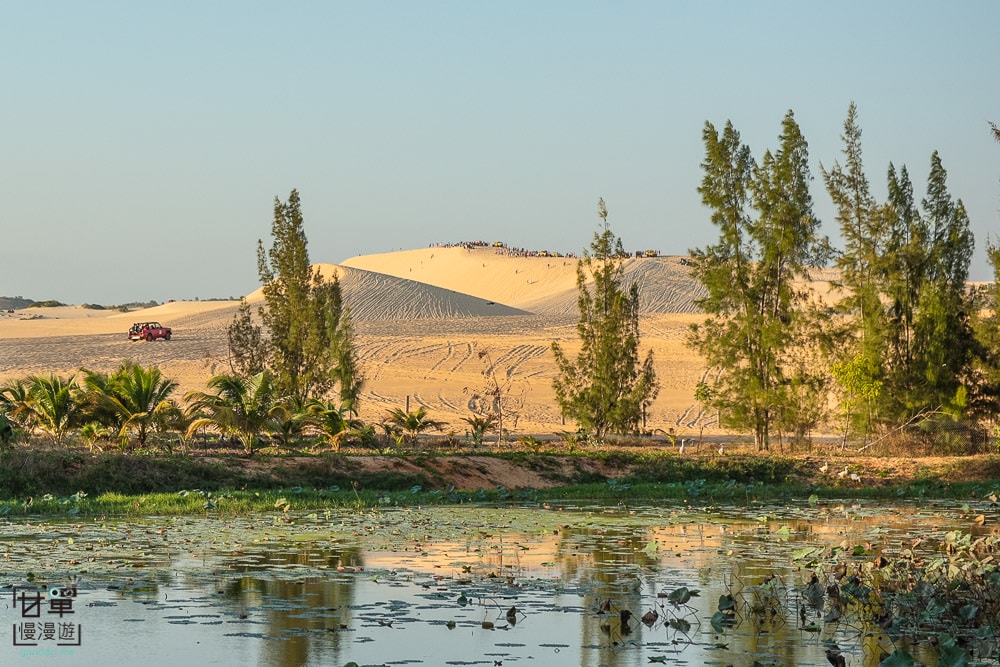 美奈白沙丘的自然美景!站在沙漠中360度環景高山、湖泊及海洋奇妙組合,感受極致沙漠風光! - 第9張圖