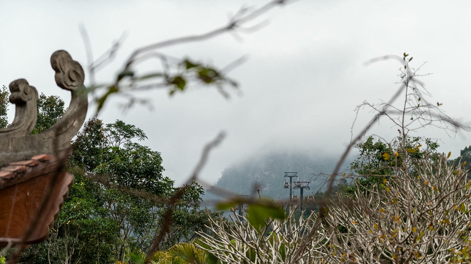 探索千年古剎與雲海奇景,搭纜車走步道登高祁福,感受安子山Yên Tử Mountain的仙山靈氣 - 第1張圖