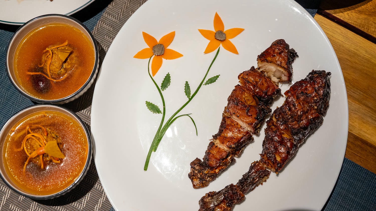 河內隱藏無菜單餐廳Quán nhậu Bến粗獷風加2隻超Q店犬 Ben Restaurant每日僅收30位客人只怕吃不到 - 第10張圖