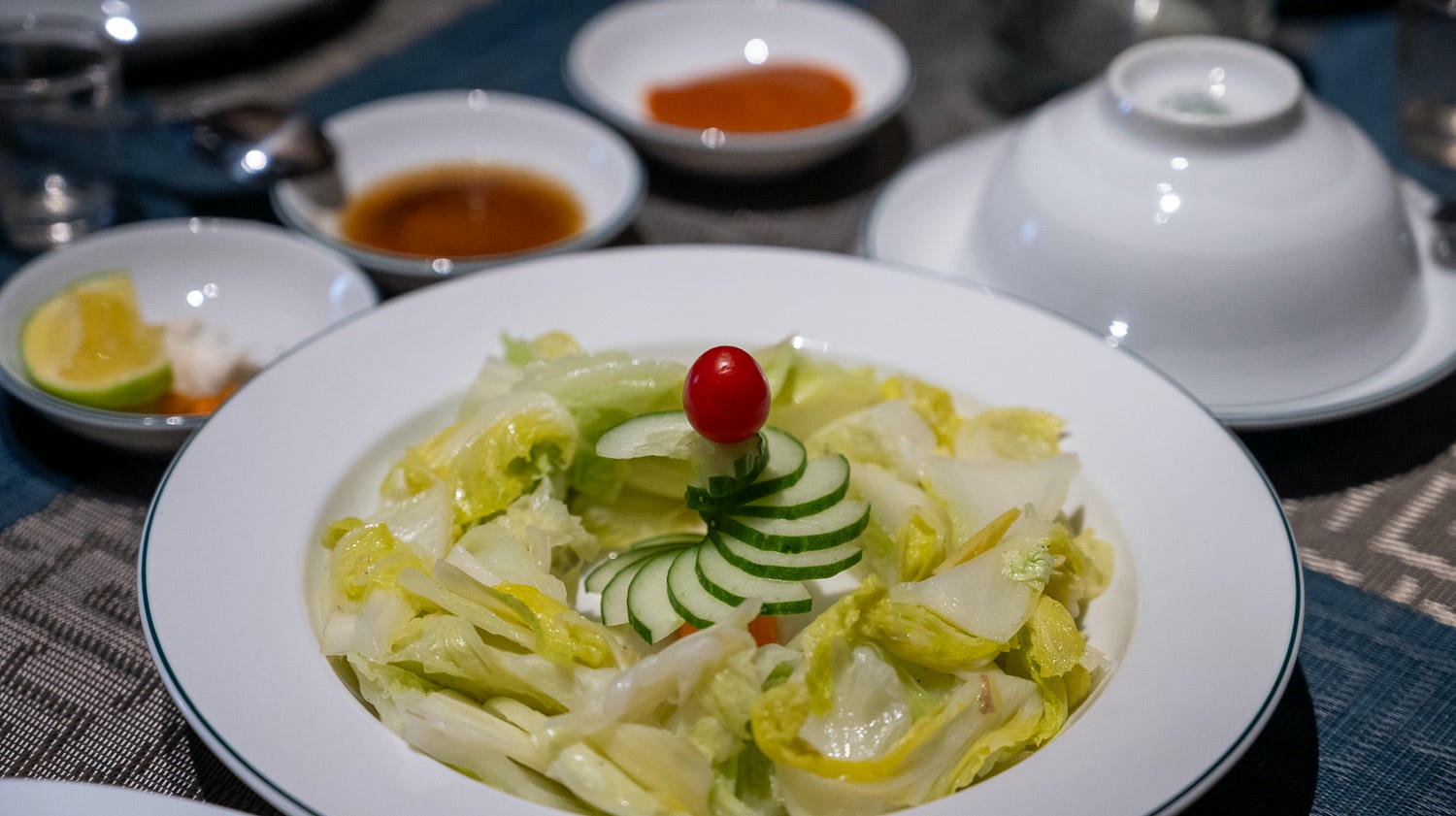 河內隱藏無菜單餐廳Quán nhậu Bến粗獷風加2隻超Q店犬 Ben Restaurant每日僅收30位客人只怕吃不到 - 第11張圖