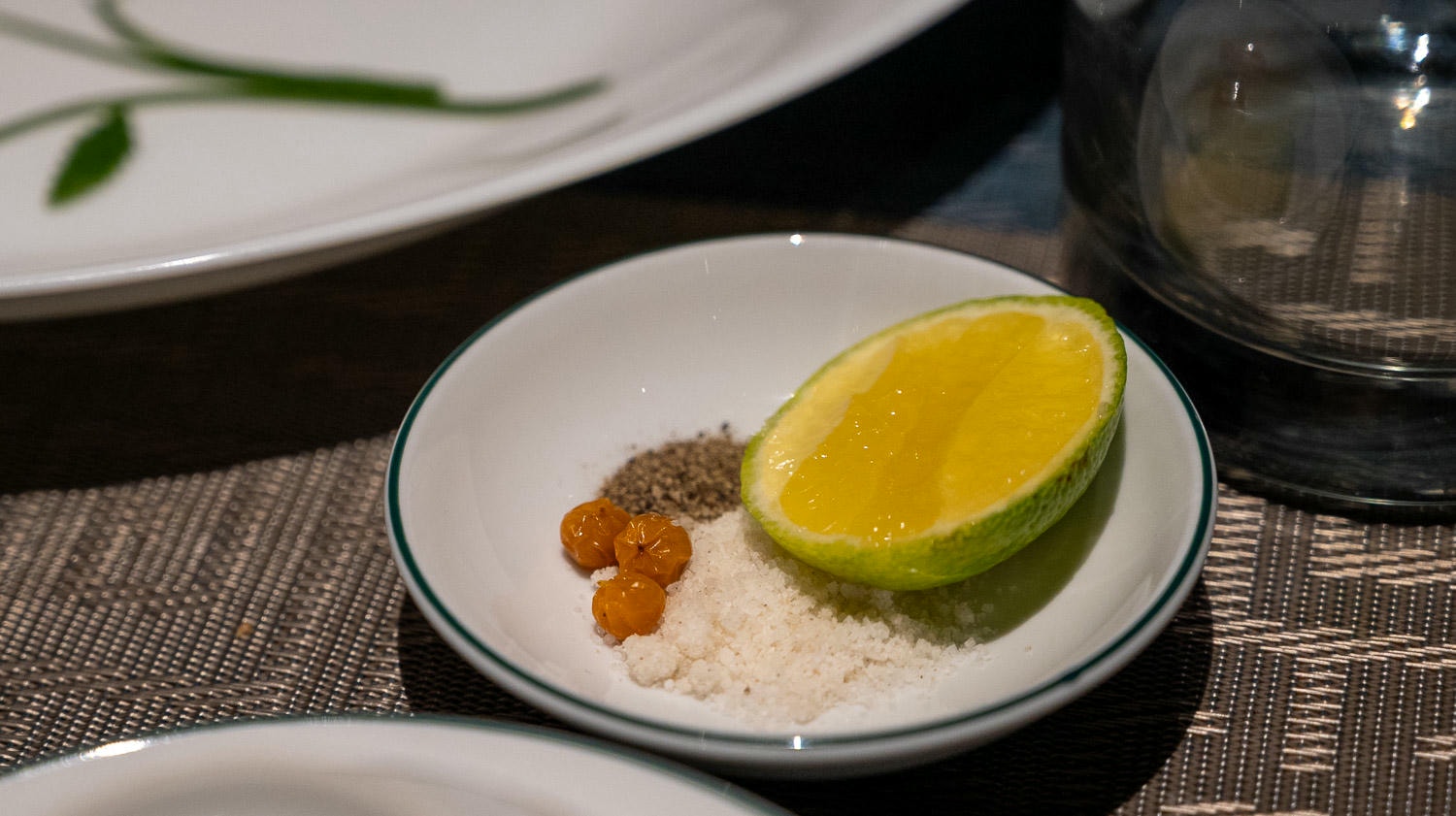 河內隱藏無菜單餐廳Quán nhậu Bến粗獷風加2隻超Q店犬 Ben Restaurant每日僅收30位客人只怕吃不到 - 第6張圖