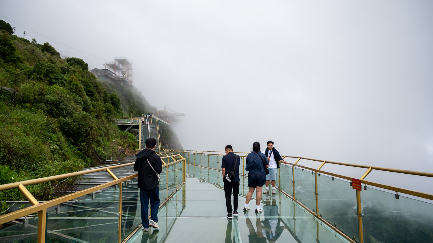 膽小勿近!Rong May Glass Bridge挑戰勇氣極限,768公尺天空步道心跳狂飆腿軟或享受漫步雲端暢快? - 第10張圖