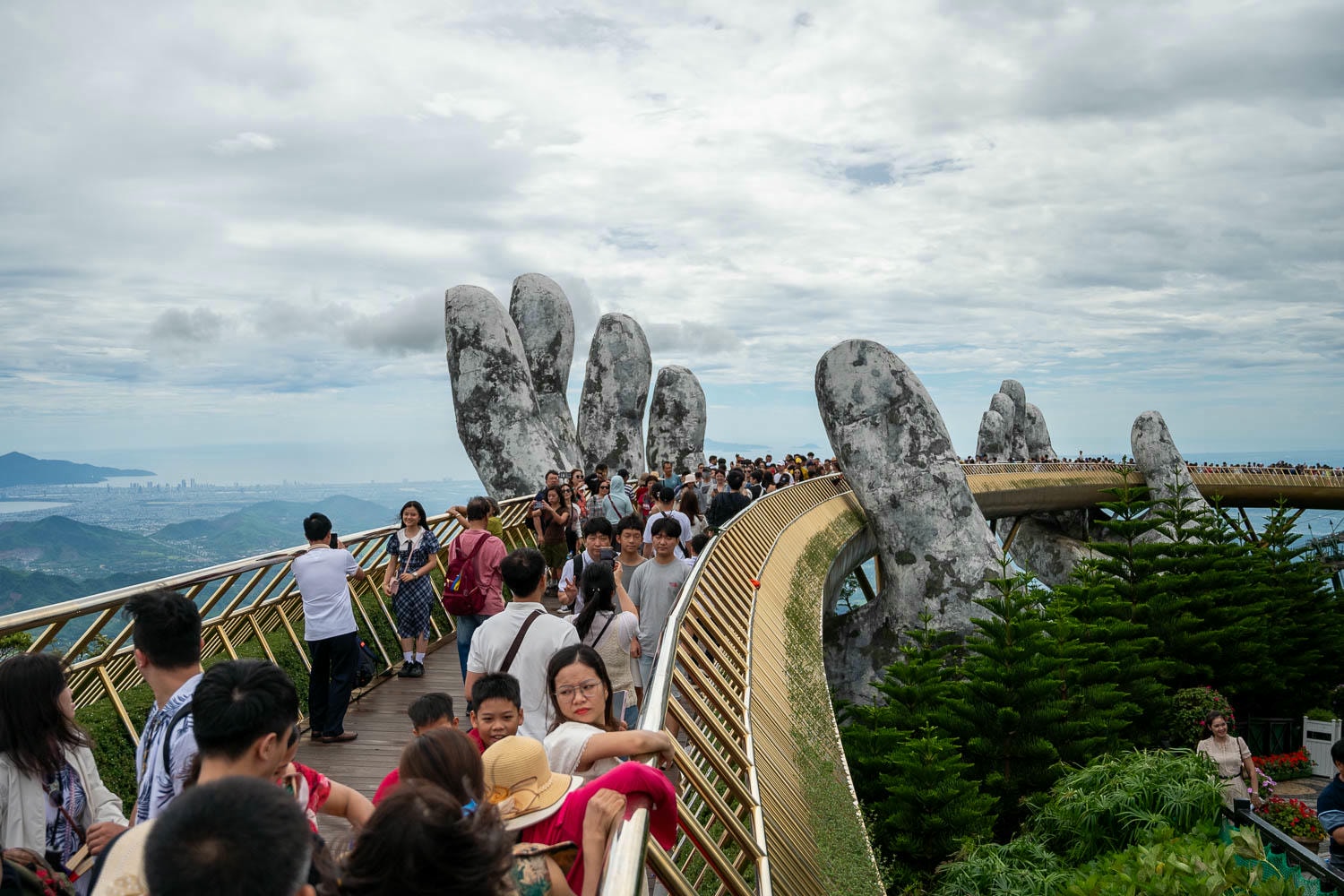 徜徉越南峴港巴拿山Bana Hills山城風光,沈醉歐風古堡嘉年華濃烈異國風假期 - 第1張圖