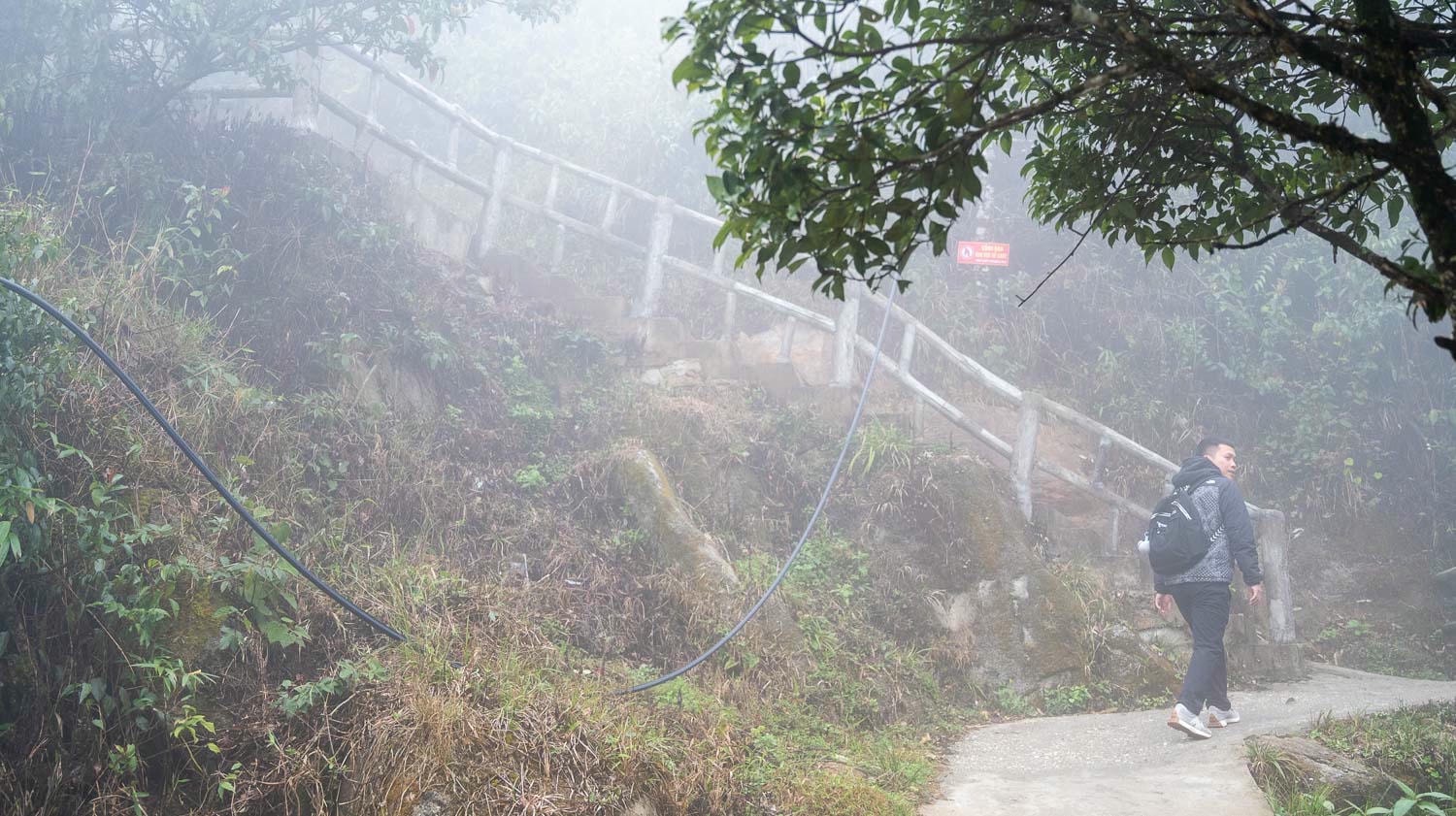 膽小勿近!Rong May Glass Bridge挑戰勇氣極限,768公尺天空步道心跳狂飆腿軟或享受漫步雲端暢快? - 第16張圖