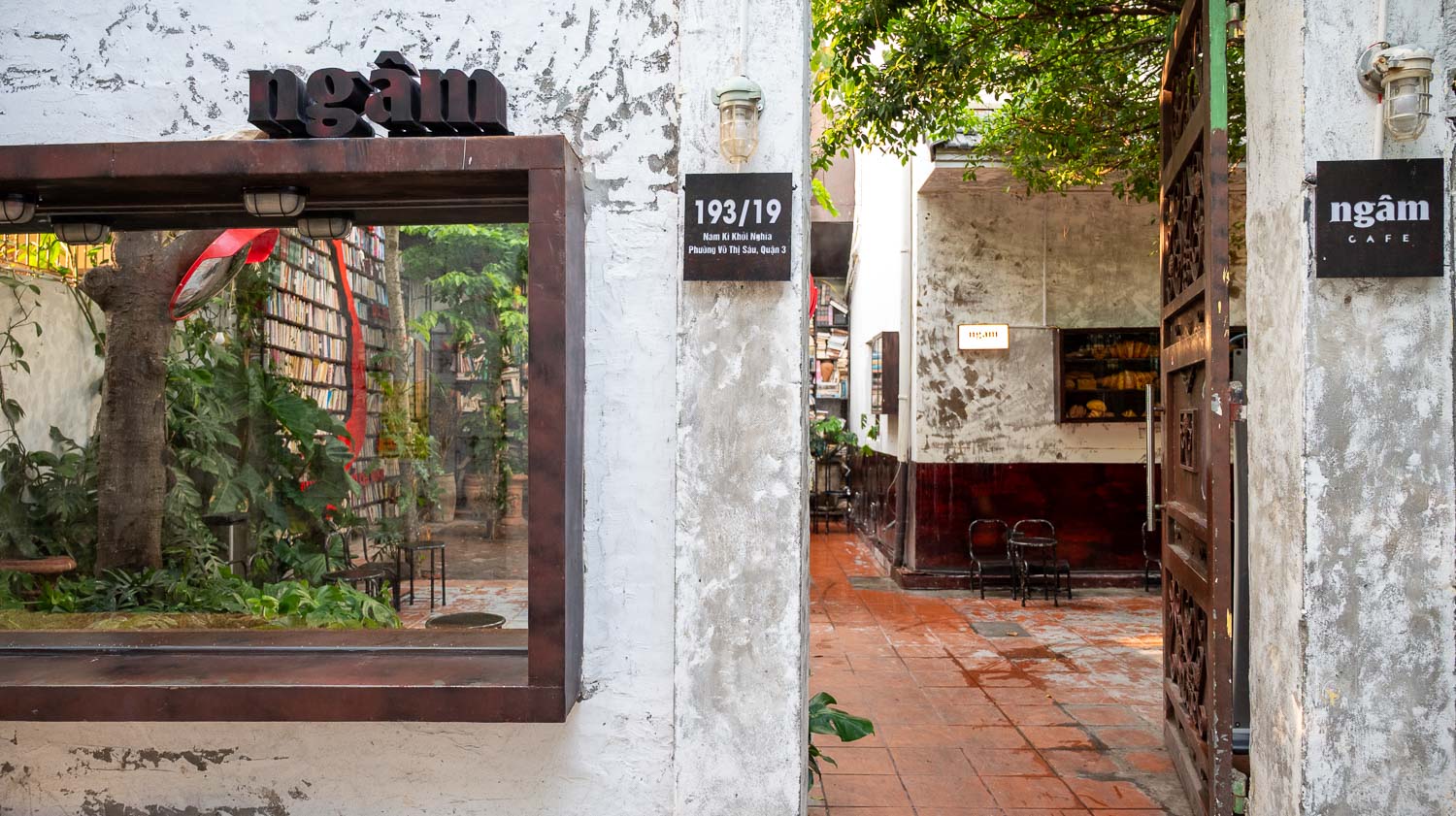 翻閱文青!ngâm CAFE走進藏在巷弄裡的溫柔日常,閱讀胡志明的慢生活風景 - 第10張圖