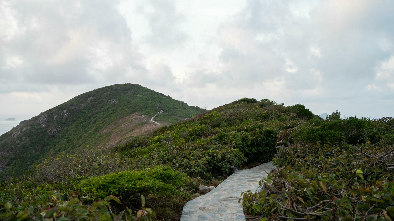 崑崙島象背山:比想像更驚豔的天然脊線,把無聊變有趣,Sống Lưng Con Voi海天一色放空好風光 - 第5張圖
