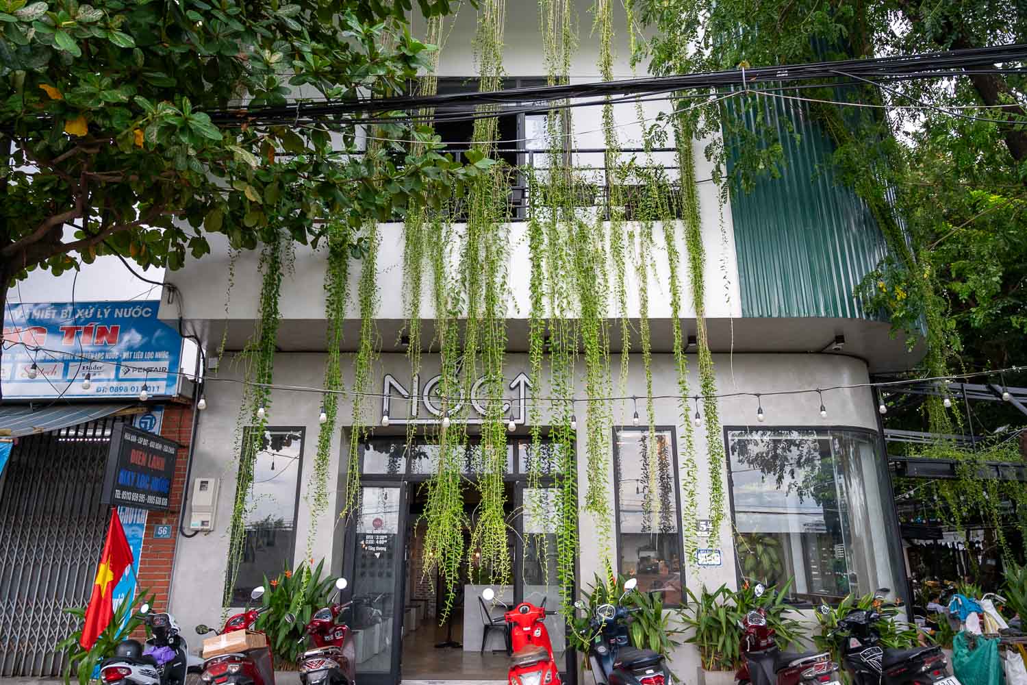 峴港最療癒的觀景咖啡廳:Nóc Rooftop 坐看飛機起降,飛機近在眼前的午茶時光 - 第3張圖