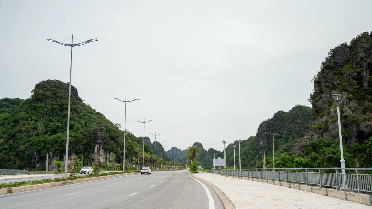 下龍灣洞穴餐廳,走進神話場景讓光影與味蕾共舞!新亮點龍騰碧珠洞沉浸實景秀加秘境盛宴超震撼 - 第4張圖