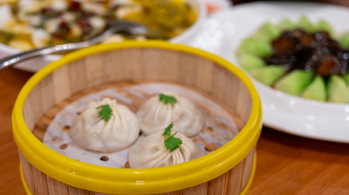 老台商趕快來Nhà hàng Phú Lâm!河內富臨餐廳古典風韻,老墰酸菜魚暖胃暖心且烤鴨香脆必點上菜 - 第11張圖
