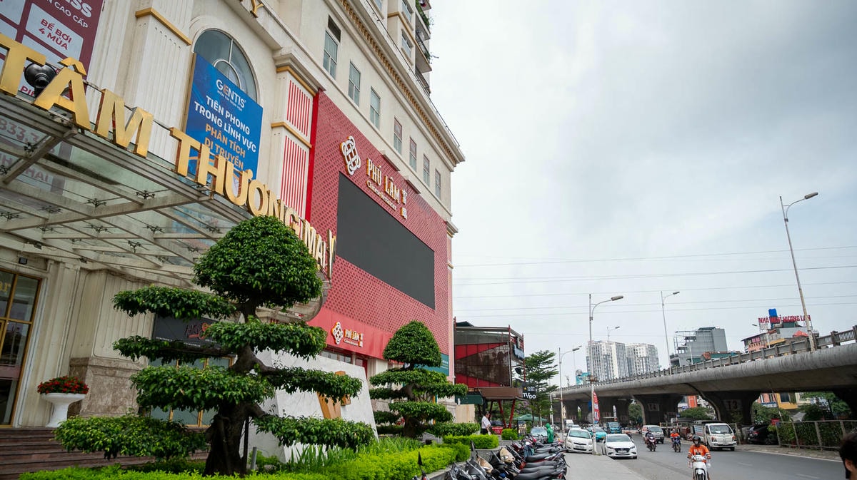 老台商趕快來Nhà hàng Phú Lâm!河內富臨餐廳古典風韻,老墰酸菜魚暖胃暖心且烤鴨香脆必點上菜 - 第3張圖