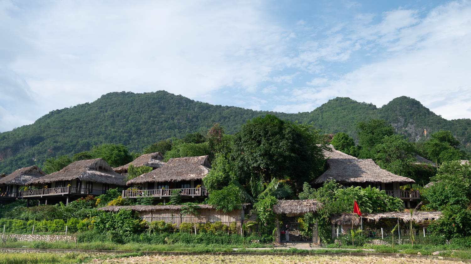 住進稻田裡的詩|Mai Châu Ecolodge 藏在山谷中的慢活夢境,一場旅行的極致浪漫 - 第1張圖