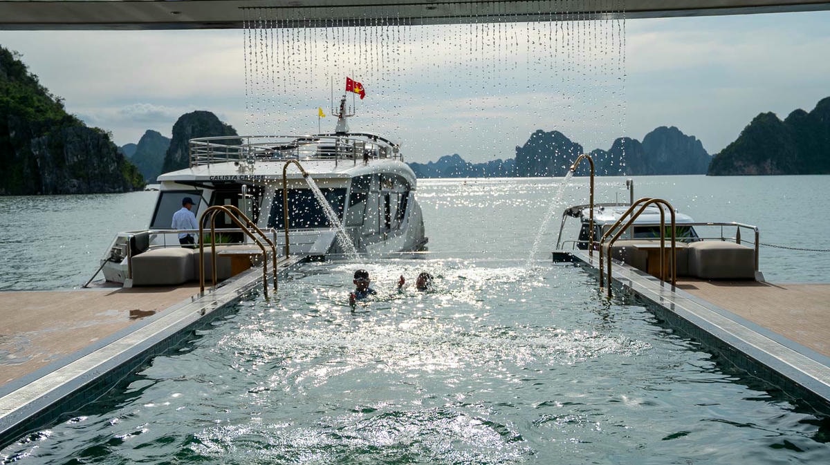 下龍灣度假超Chill|外型流線的Calista Cruise太懂旅人的心,經典航程中陽台就是最美的畫 - 第49張圖