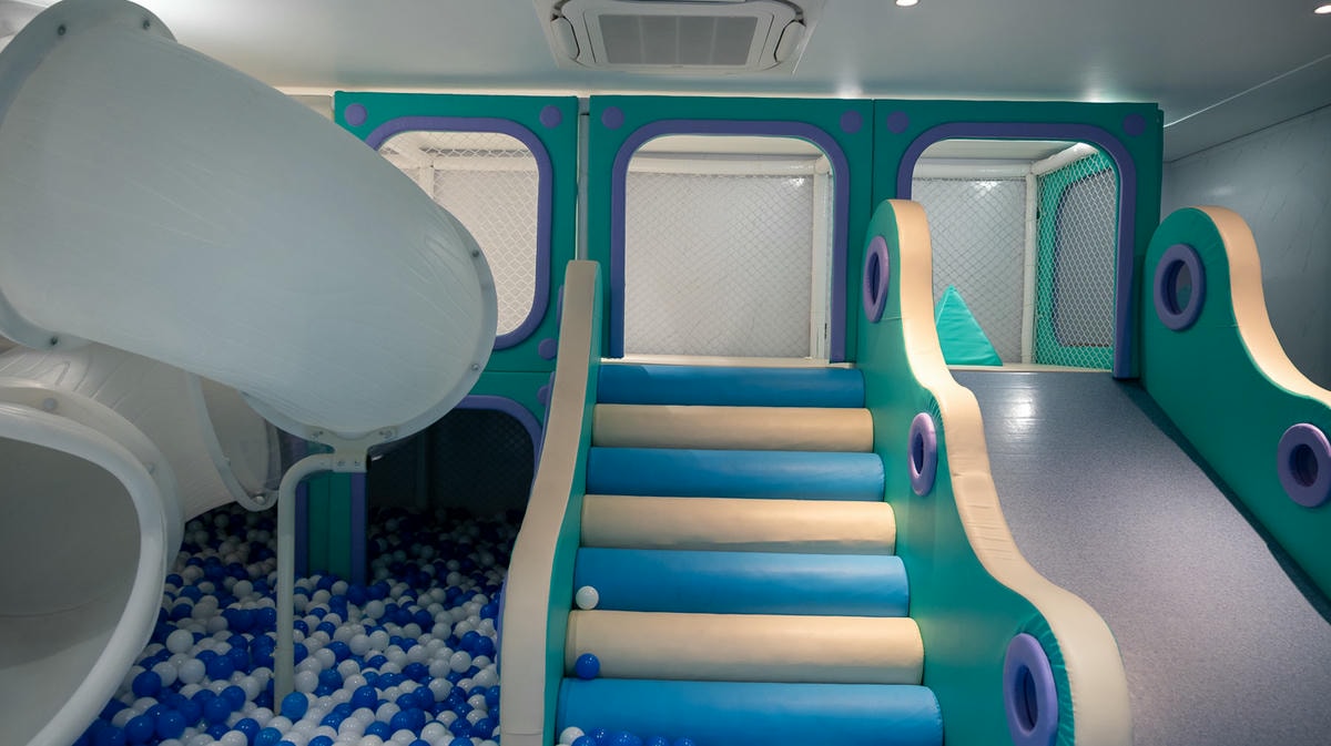 下龍灣度假超Chill|外型流線的Calista Cruise太懂旅人的心,經典航程中陽台就是最美的畫 - 第12張圖