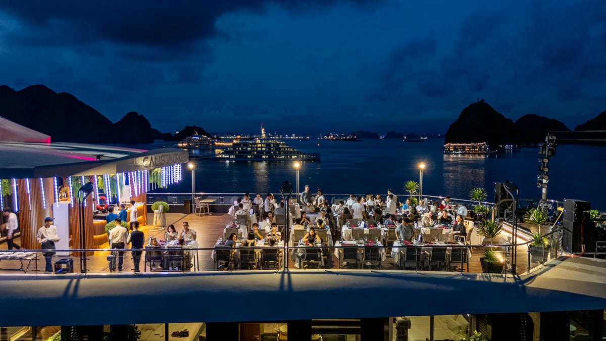 下龍灣度假超Chill|外型流線的Calista Cruise太懂旅人的心,經典航程中陽台就是最美的畫 - 第23張圖
