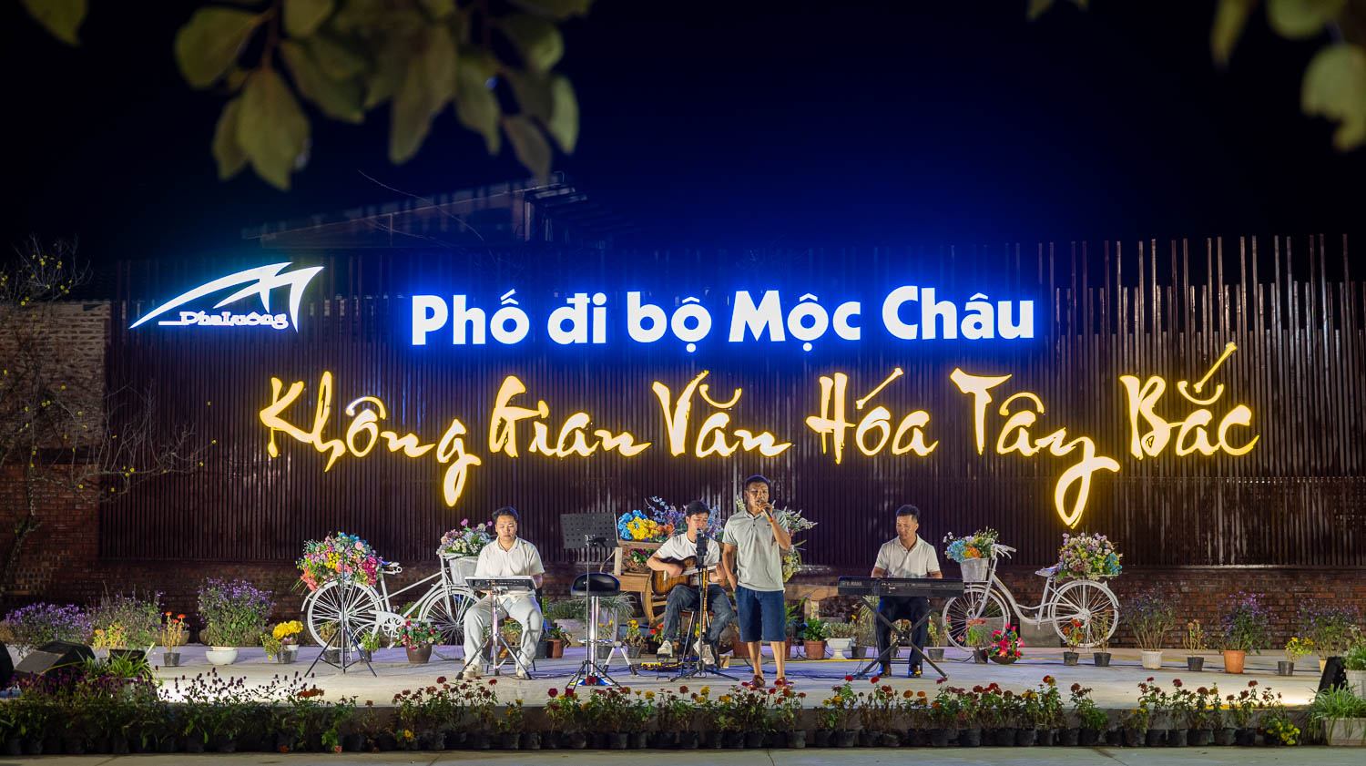 逛木州夜市竟然要收門票!CHỢ ĐÊM MỘC CHÂU超乎預期,少數民族的夜間風情魅力全開與熱鬧氛圍 - 第11張圖