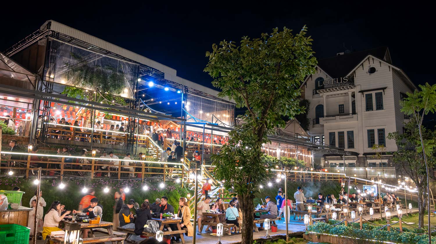 夕照燈海超人氣餐廳!大叻 Hoàng hôn 3000 燒烤樂園,溫室夜景夜幕下萬盞燈海奇景,大啖燒烤及特色雞肉火鍋 - 第18張圖
