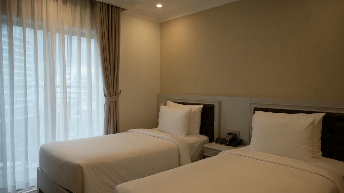 別說不提醒你!芽莊Mercure Hotel NHA TRANG床好睡但房好小,入住心得真心話不藏私 - 第6張圖