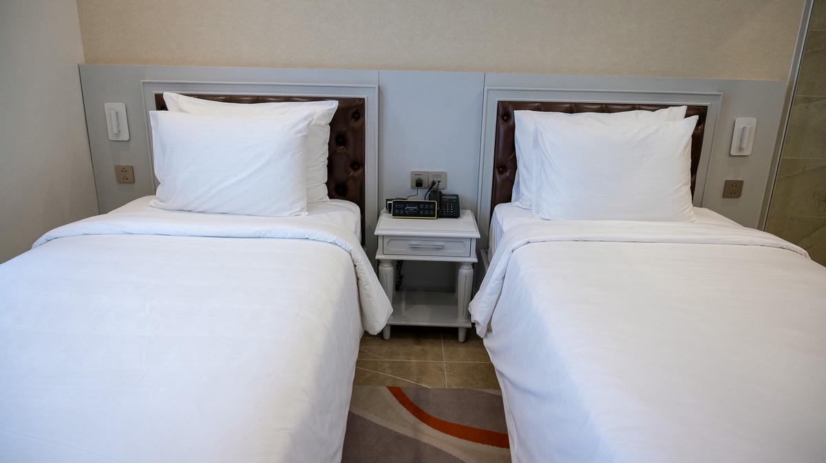 別說不提醒你!芽莊Mercure Hotel NHA TRANG床好睡但房好小,入住心得真心話不藏私 - 第9張圖