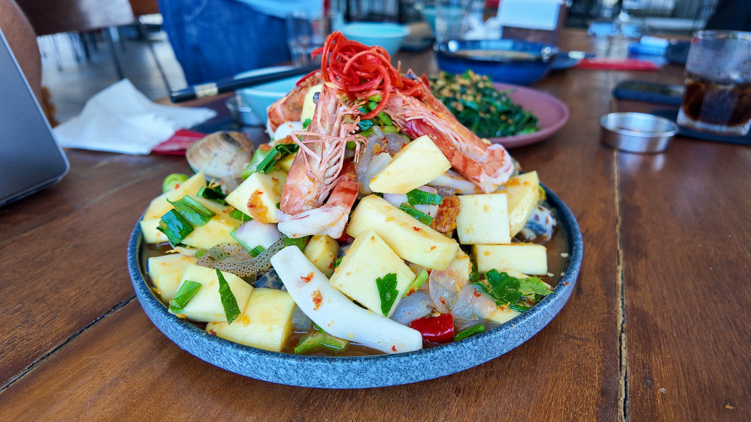 芽莊必訪海邊餐廳!Cá Bay 最撩人的桌邊料理秀+無敵海景,視覺與味蕾通通爆擊! - 第9張圖