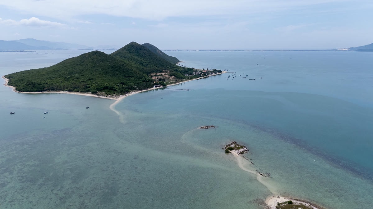 越南隱藏版離島秘境!疊山島一日遊攻略,最夢幻海上步道踏浪,透明海水完全是美拍天堂! - 第4張圖