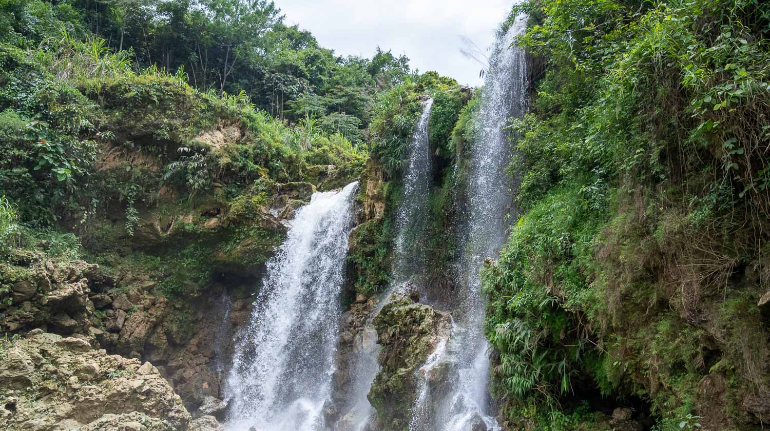 冷門但值得!Vân Hồ七層瀑布Thác Chiềng Khoa碧玉階梯,奢侈的午覺讓徹底放鬆及逃離城市喧囂的理由 - 第12張圖