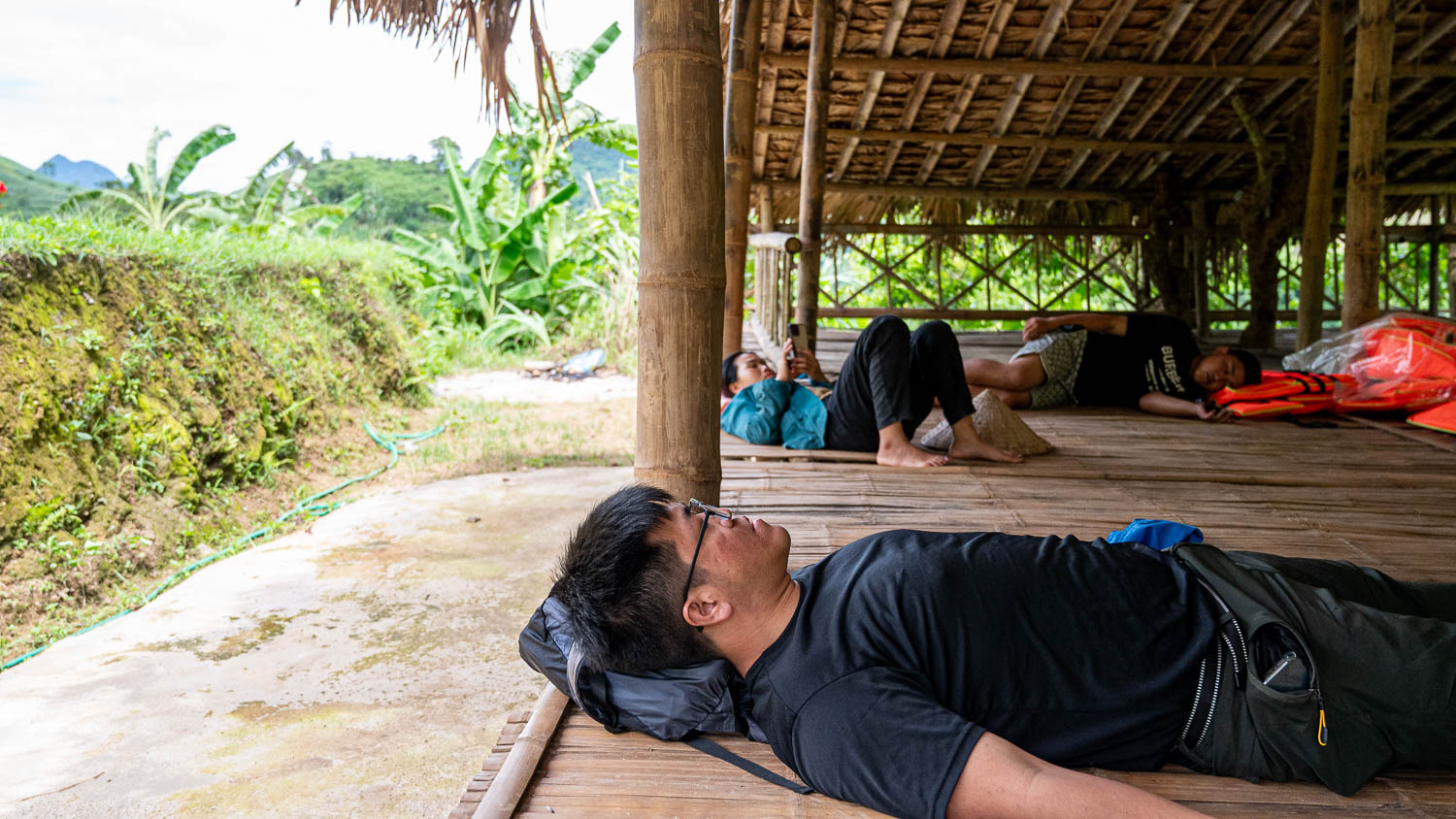 冷門但值得!Vân Hồ七層瀑布Thác Chiềng Khoa碧玉階梯,奢侈的午覺讓徹底放鬆及逃離城市喧囂的理由 - 第9張圖