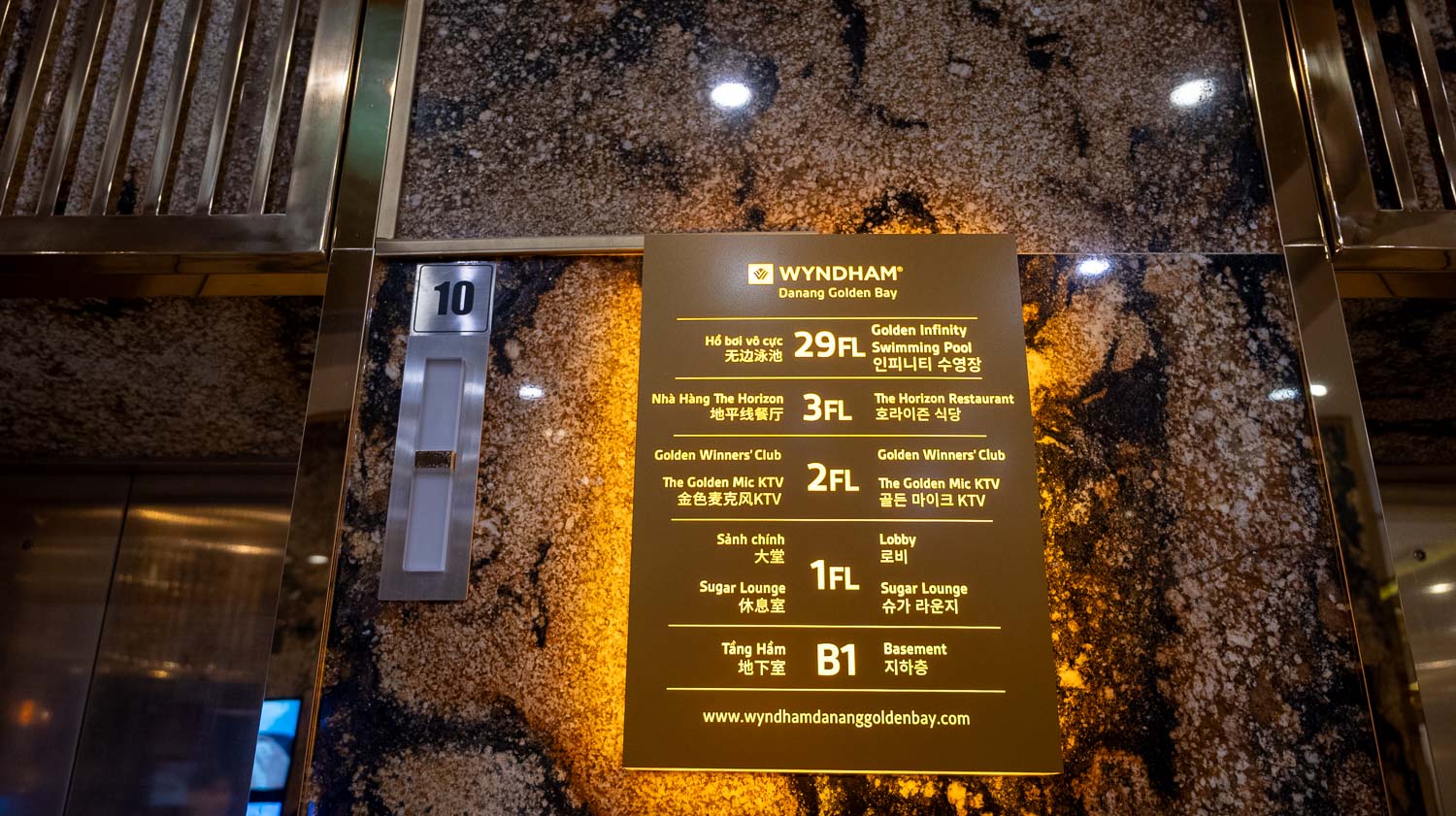 臺人中越K歌推薦!峴港夜生活顛覆想像,首選中文歌多且平價的五星飯店The Golden Mic KTV - 第4張圖