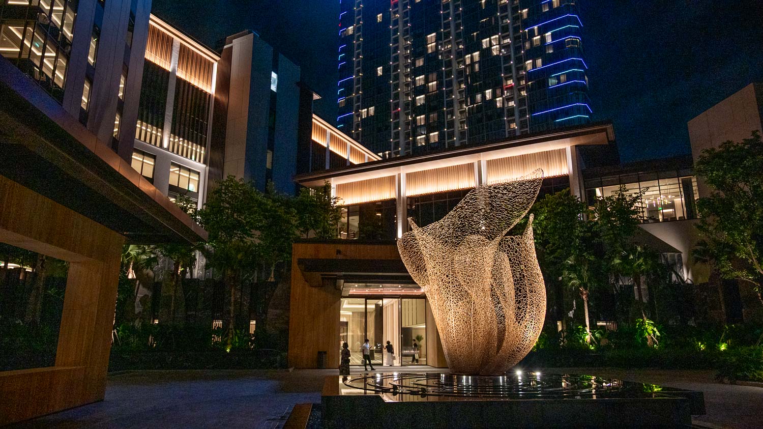睡進世界遺產下龍灣,頂奢玩家首選2025新開幕洲際酒店+越法午餐極致鮮味 - 第1張圖